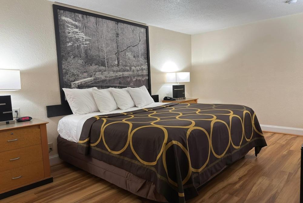 سوبر 8 باي ويندام أنديرسون/كليمسون أريا غرفة