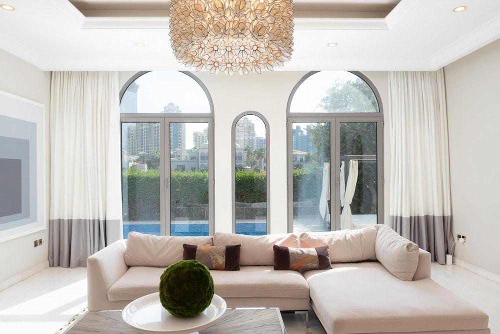 فيلا بحمام سباحة خاص وإمكانية الوصول إلى الشاطئ مع إطلالات خلابة غرفة