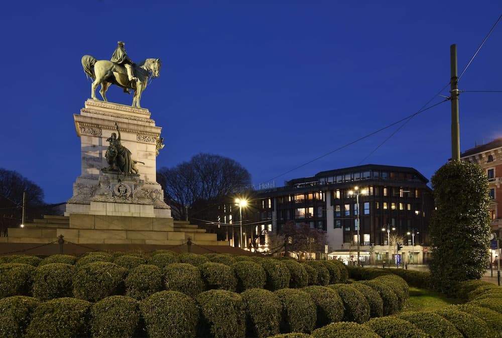 UNA Hotels Cusani Milano Exterior