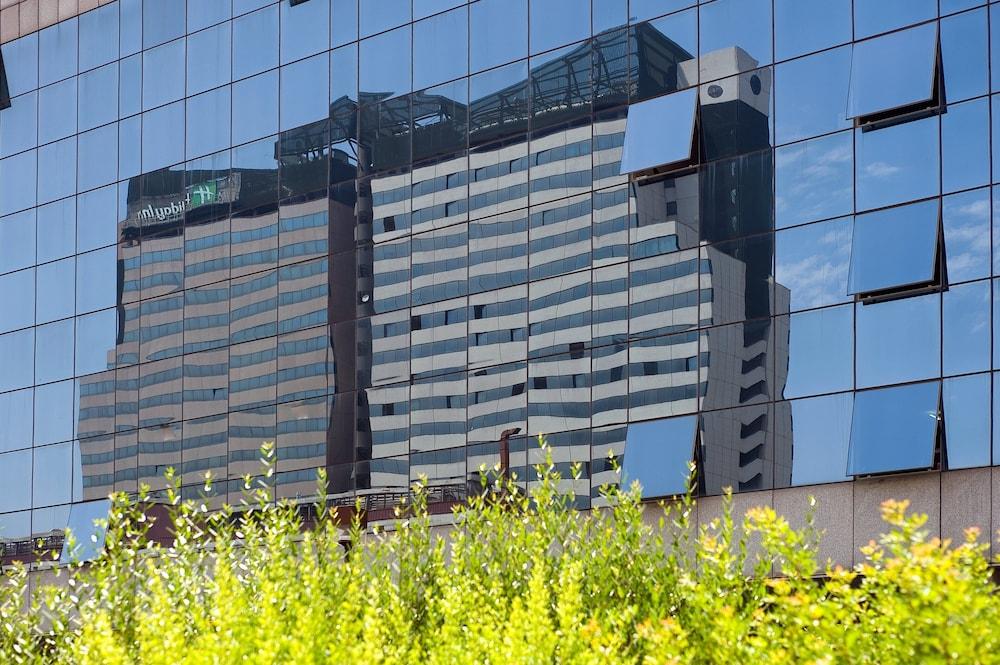 هوليداي إن نايبل اب باي آيتش جي المنطقة الخارجية