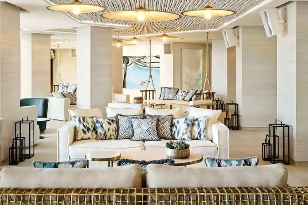 نوبو هوتل إيبيزا باي منطقة الانتظار في الردهة