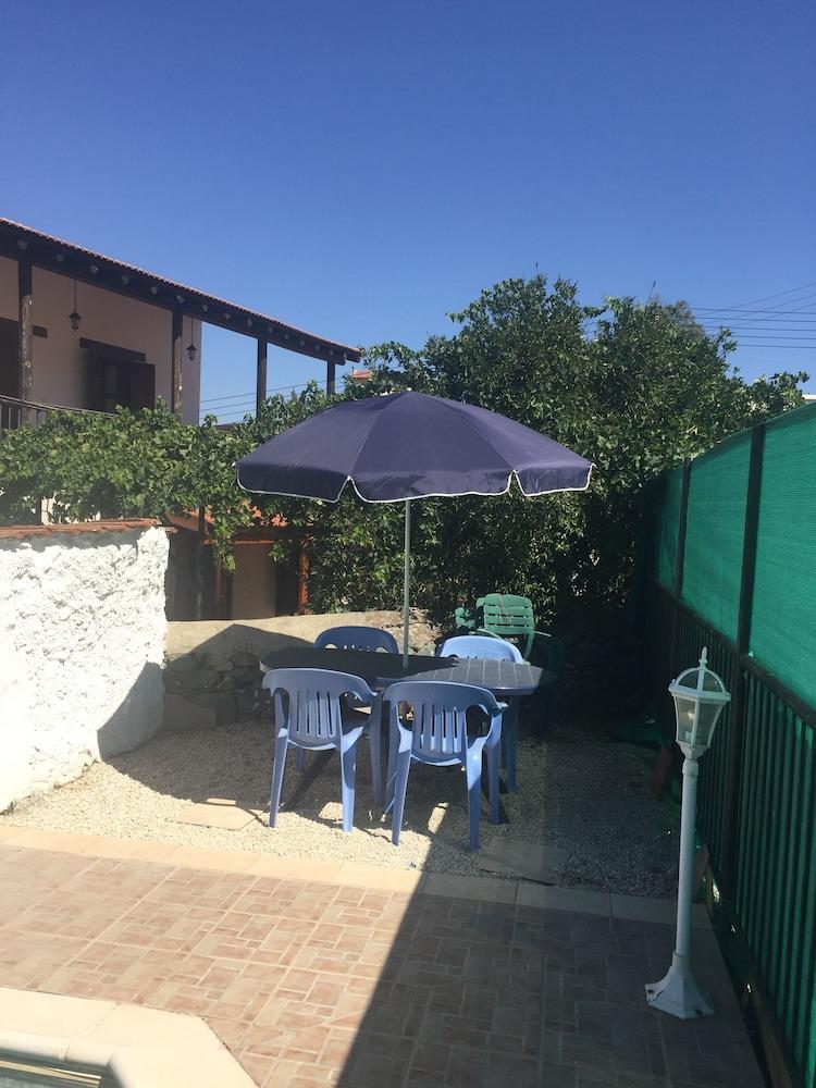 تراديشيونال لارج ديتاشد فيليدج هاوس تو يا يت برايفت بول آند إنكلوسد كورتيارد المنطقة الخارجية