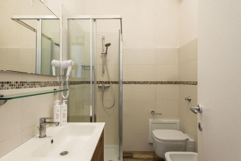 ال أوليفو بلو - سويت ويذ بالكوني 1 - لوك غرفة