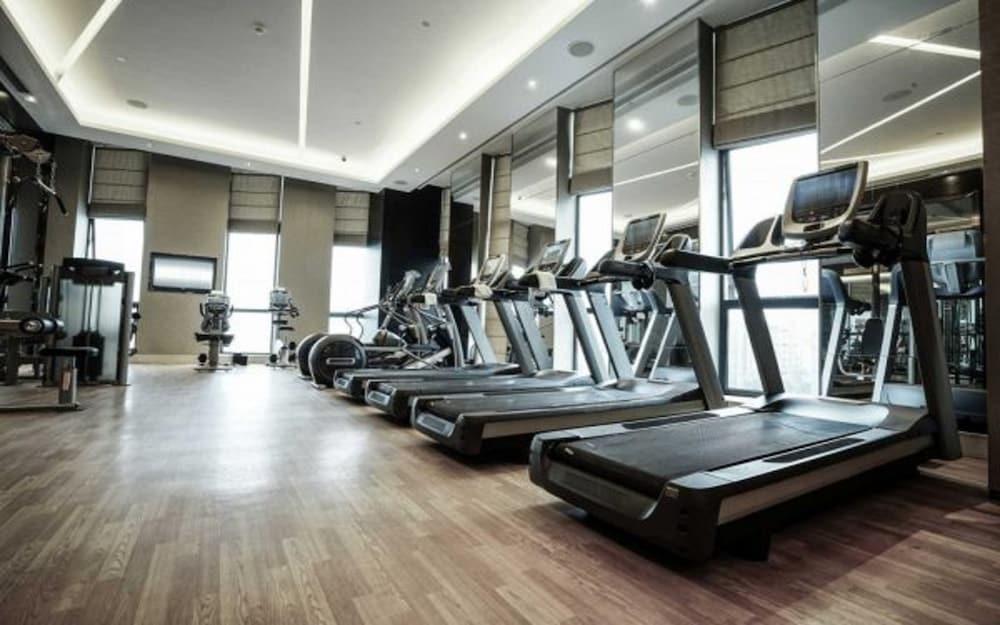 The Grand Manhattan Apt Luxury Vacation Fitness Facility