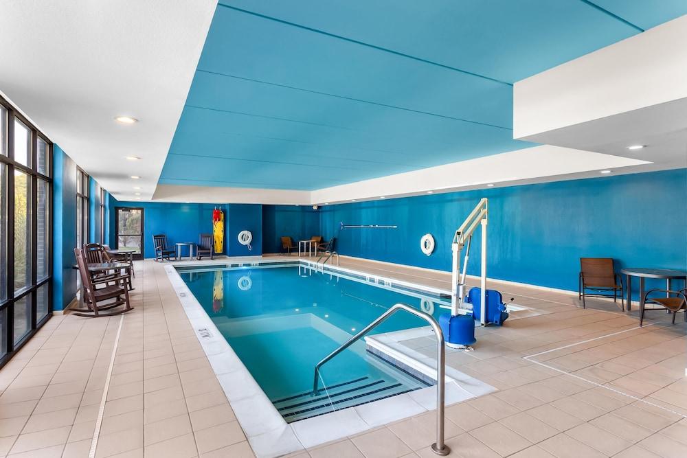 هامبتون إن هونتينجتون يونيفرسيتي آريا زحليقة مائية