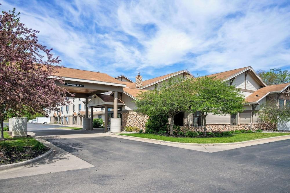 وايت باينز إن آند سويتس