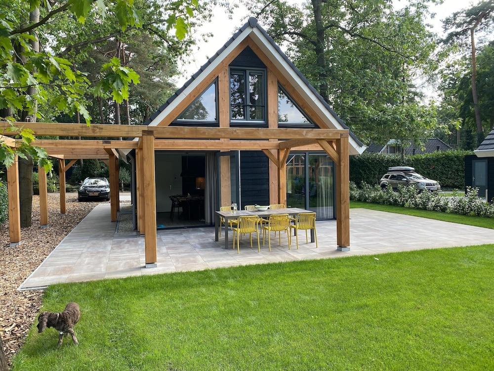 هوليداي هوم إن لوتشيم ويذ جاردن فيو المنطقة الخارجية