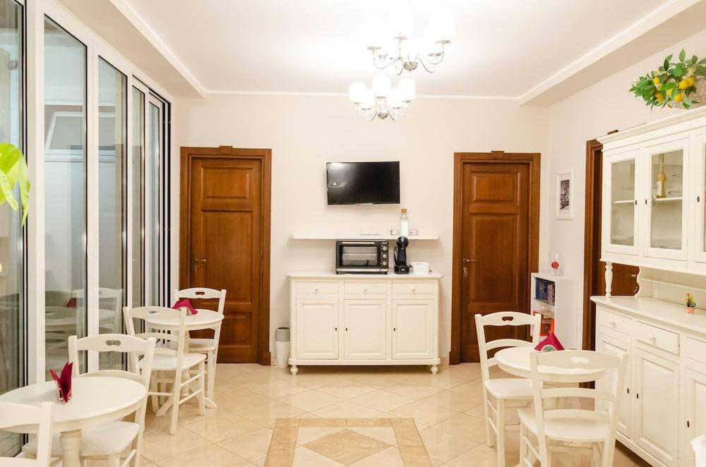 تاورمينا بي آند بي منطقة الاستقبال