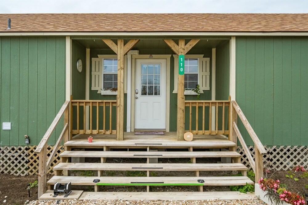 Wine Down on the Bay Exterior