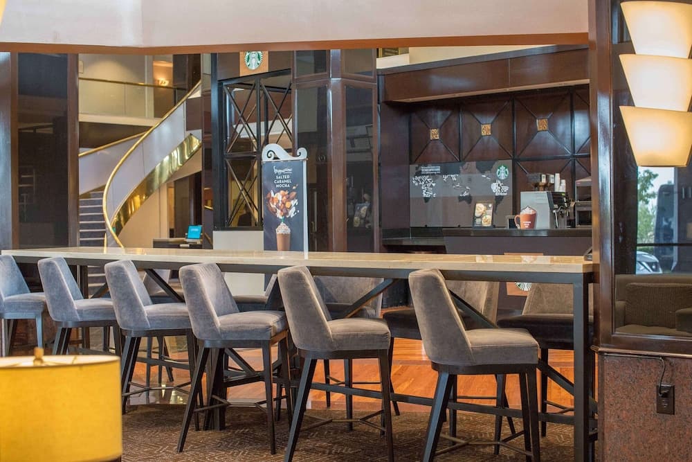 Hilton Newark Airport Reception