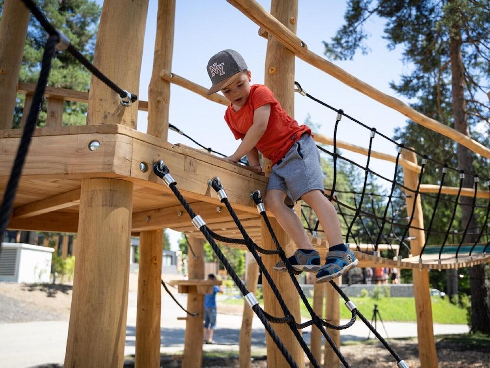 ألورينج تشاليت إن بريسيجن وذ تيريس المنطقة المحيطة بالمنشأة