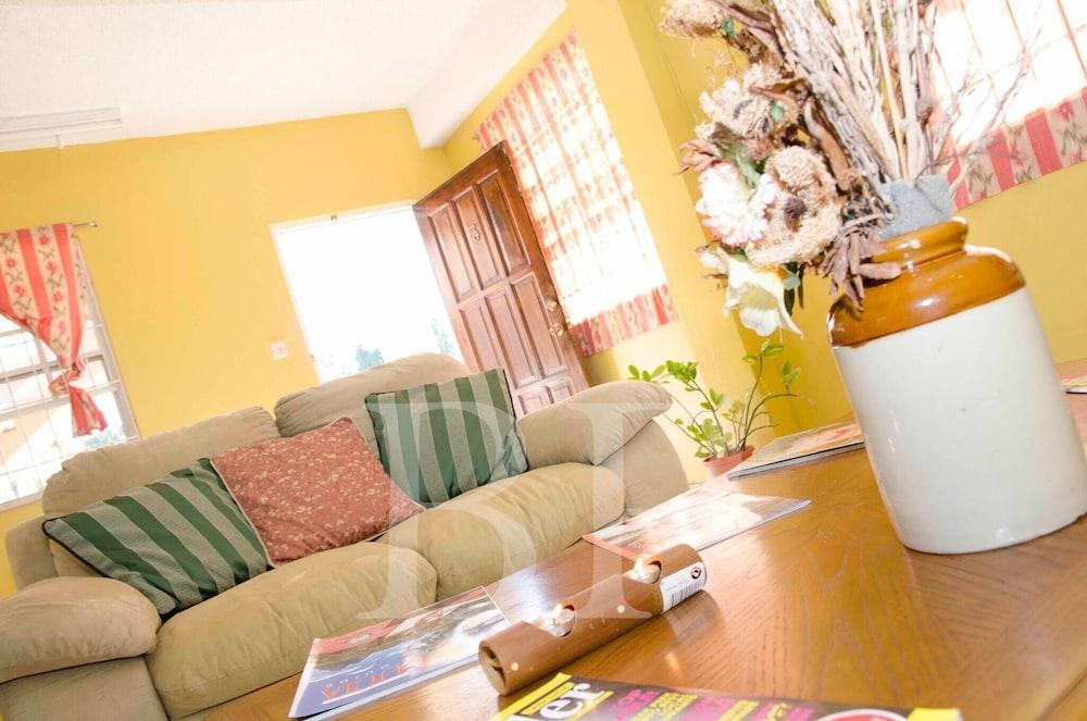 أنولا فيلاس إيه كويتود دوميتسيل داخلي