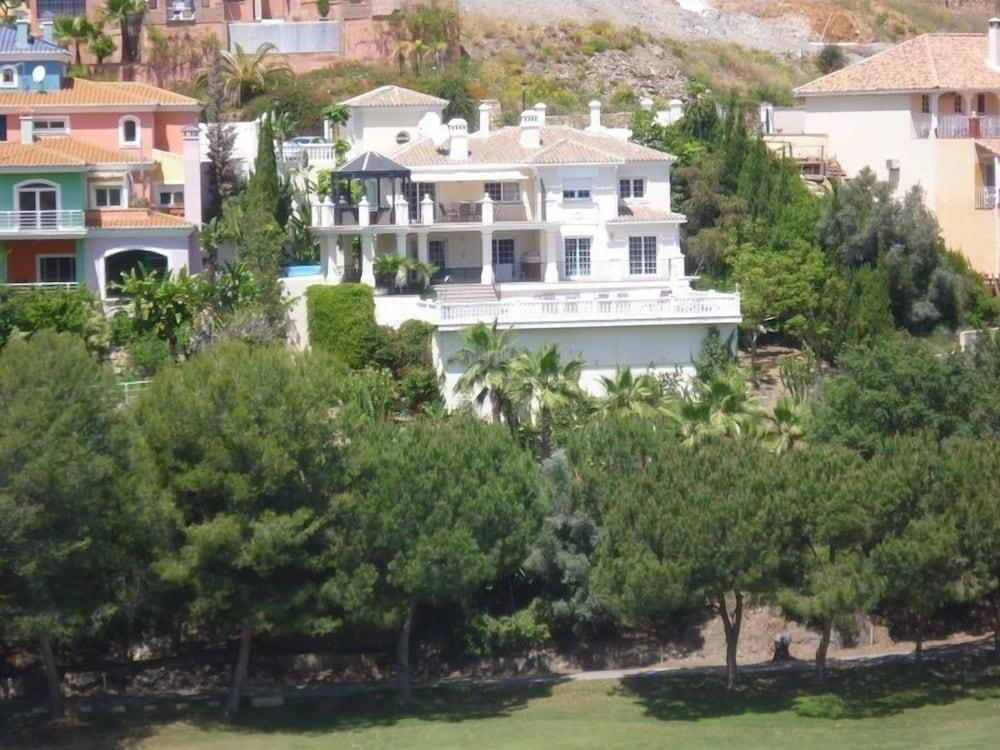 جرايت فيلا - هيتيد بول آند ساونا المنطقة الخارجية