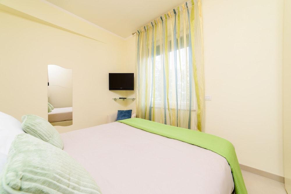 L Onda Viola in Sorrento Room
