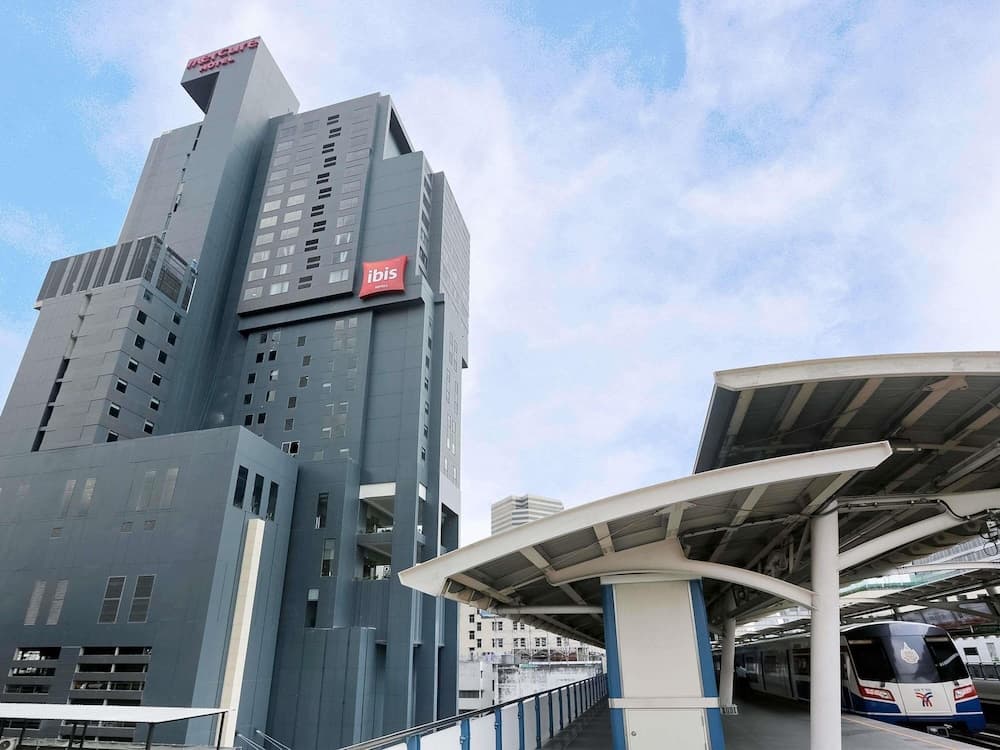 ibis Bangkok Siam Exterior