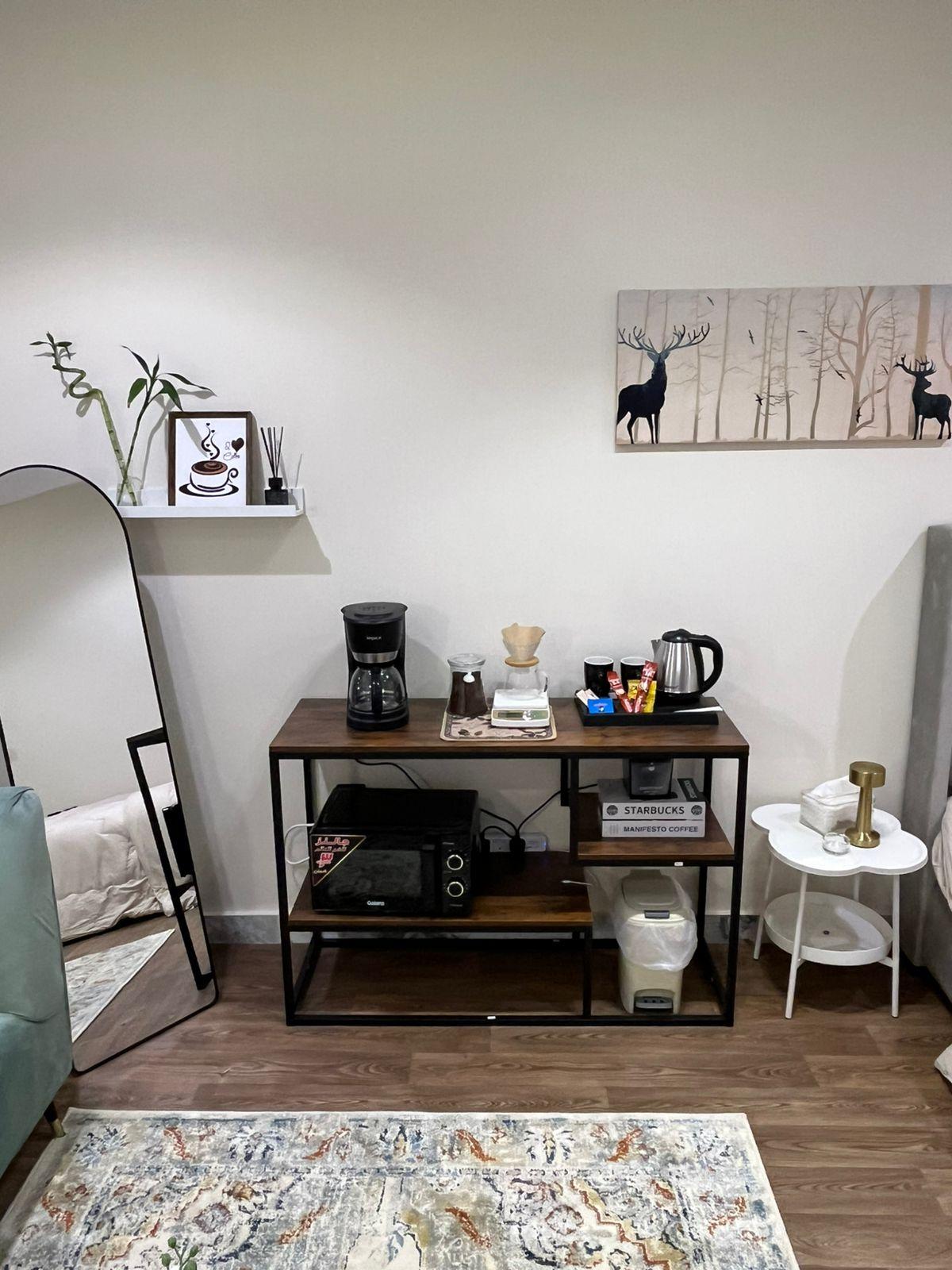 Elegant Studio with Comfortable and Simple Furniture | 5737 Coffee corner