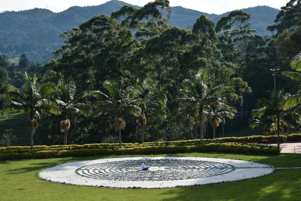 ماونتينز أوف هوب المنطقة الخارجية