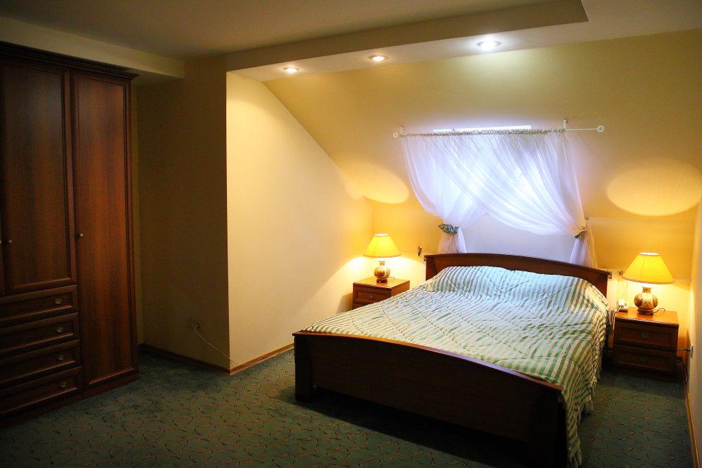 فندق جوستينيتشنو-رازفليكاتيلنييج كومبلكس كونتينينت أخرى