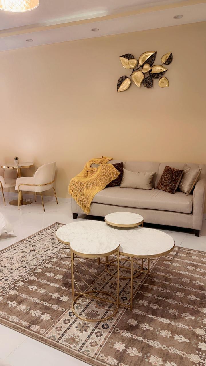 Elegant Studio with Comfortable and Simple Furniture | 5739 Bedroom