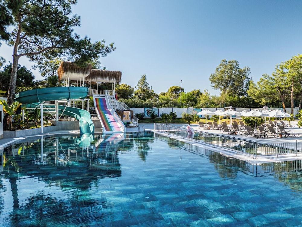 بيري بلو هوتلز - شامامل جميع الخدمات حمام سباحة