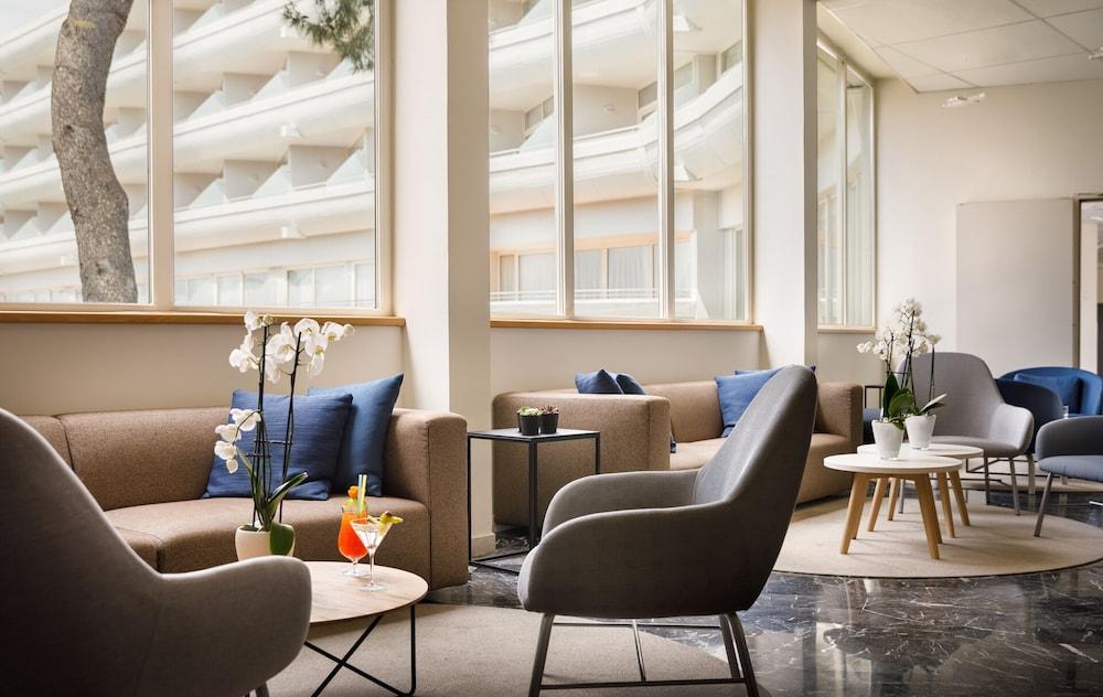 أول جٕين كلسيف هوتل ألبتروس منطقة الجلوس في الردهة