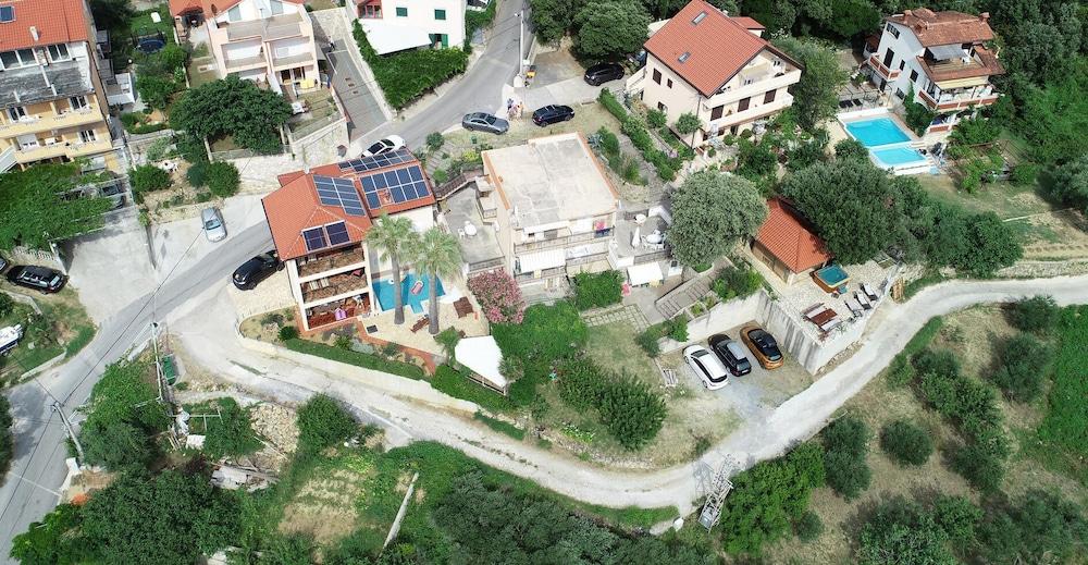 Stunning Apartment in Supetarska Draga With Sauna, Wifi and 2 Bedrooms Exterior