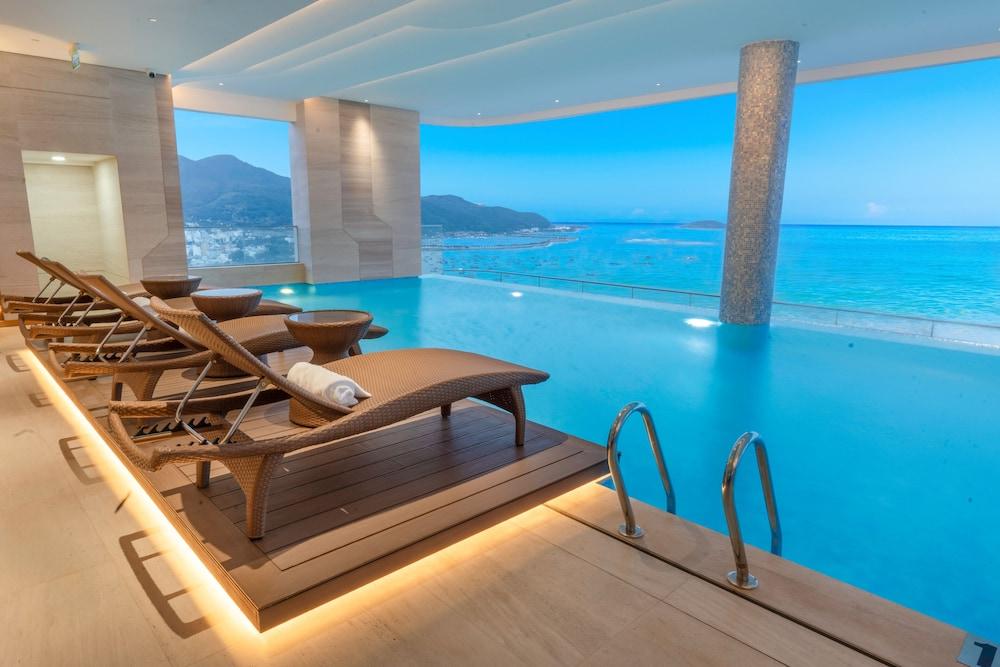 ذا مورنينج جلو هاندوريتين كوليكشن حمام سباحة على السطح