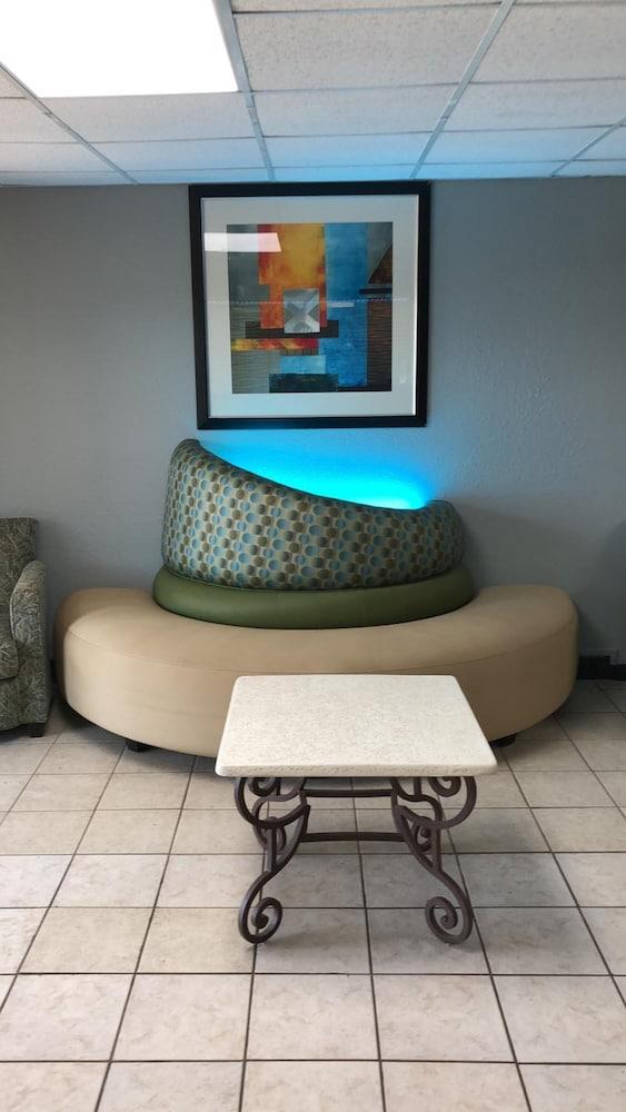 سكوتيش إنز لوكاست جروف المنطقة المحيطة بالمنشأة