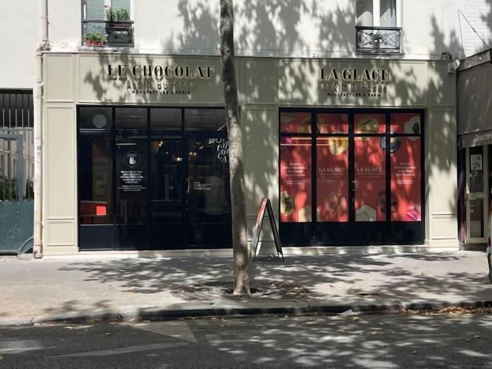 وان بدروم فلات غراوند فلور أفيك كويسين -رو سانت شارلز - مترو تشارلز ميشلز 75015 باريس المنطقة الخارجية