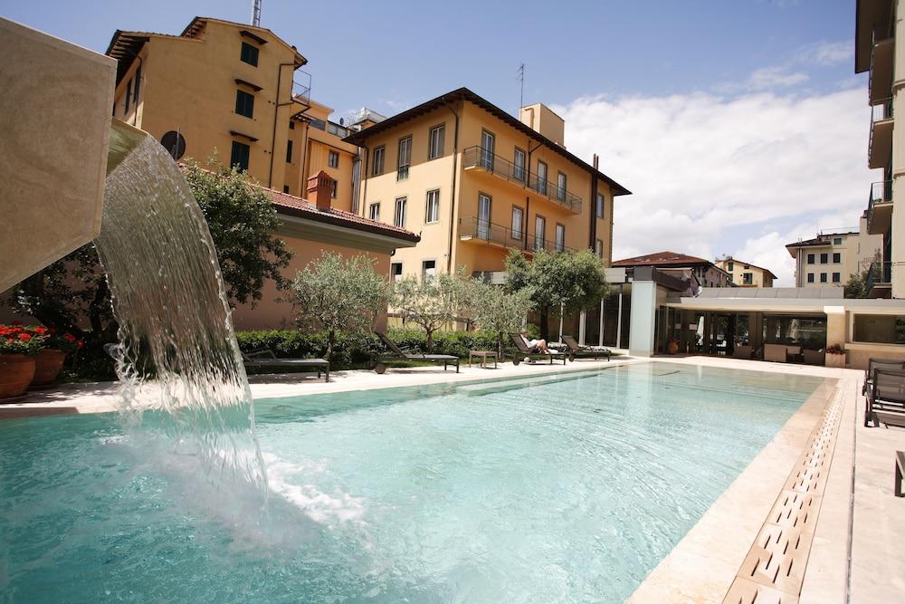 جراند هوتل كروس دي مالطا ويلنس آند جولف مسقط ماء بحمام السباحة