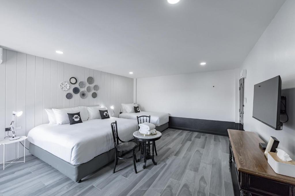 بلو مونكي بوتيك بانجسين أخرى