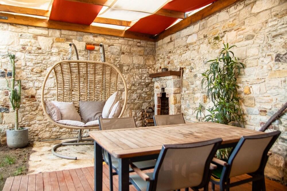 إنشانتينج ستون هاوس إن أورلا ويذ باكيارد غرفة