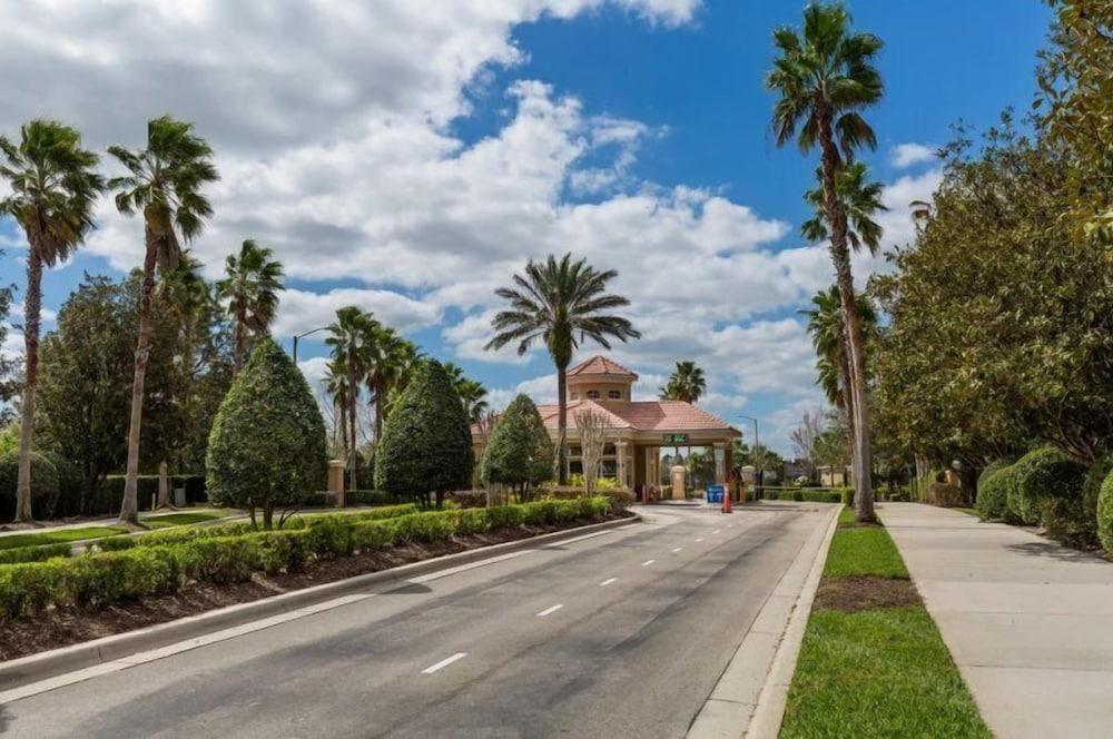 5 بد روم 5 باث روم بول هوم إن ويندزر هيلز ريزورت المنطقة المحيطة بالمنشأة