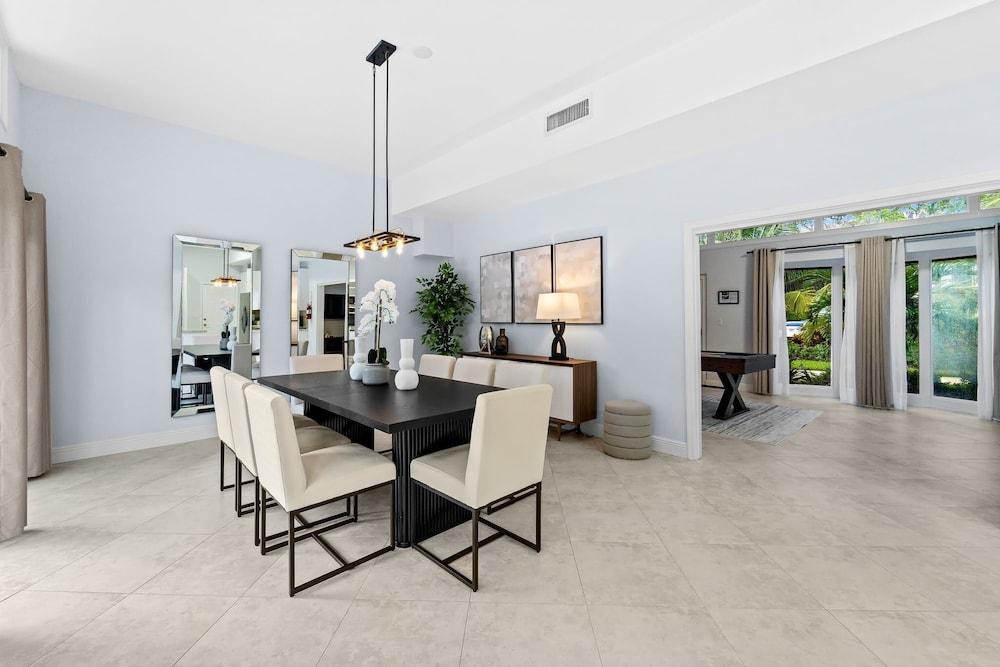 3 بد روارمينرتارا كو ستال ريتريت ويذ بول، جامس آند مور! داخلي