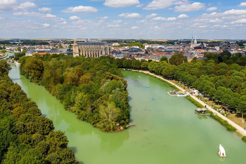 كومبينج دو شالون أون شومباني المنطقة الخارجية