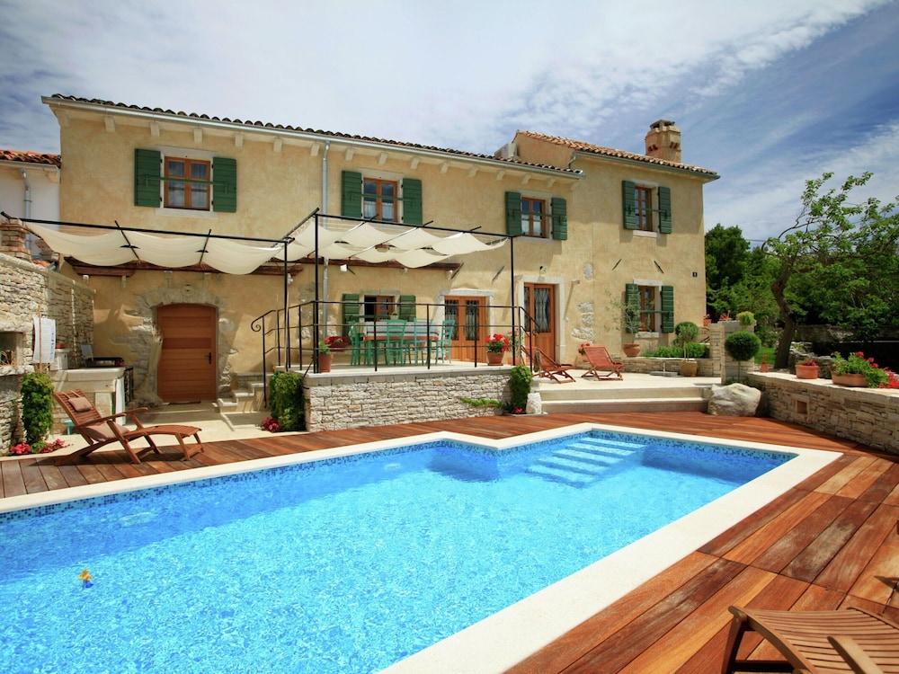 أوثينتيك هوليداي هوم إن باربان ويذ سويمينج بول المنطقة الخارجية