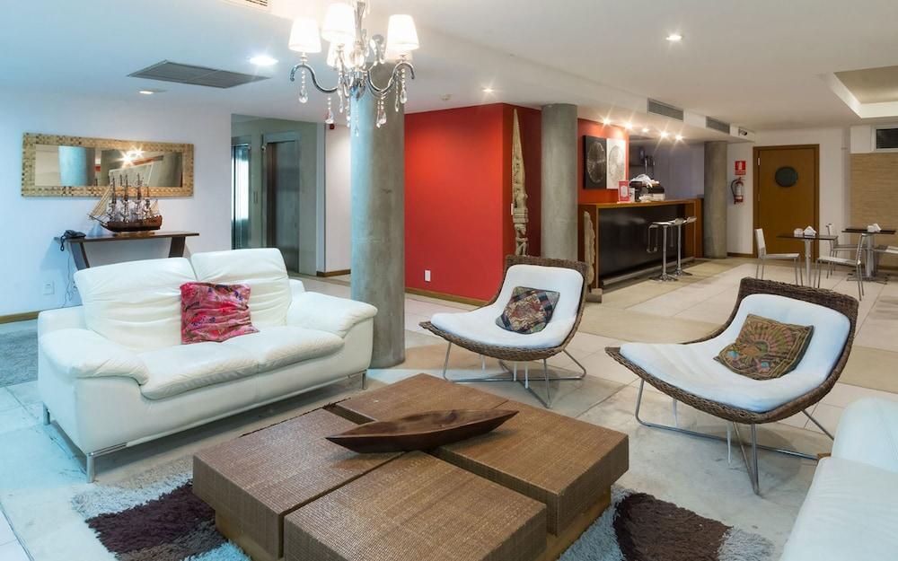 ريال كولونيا هوتل آند سويتس منطقة الاستقبال