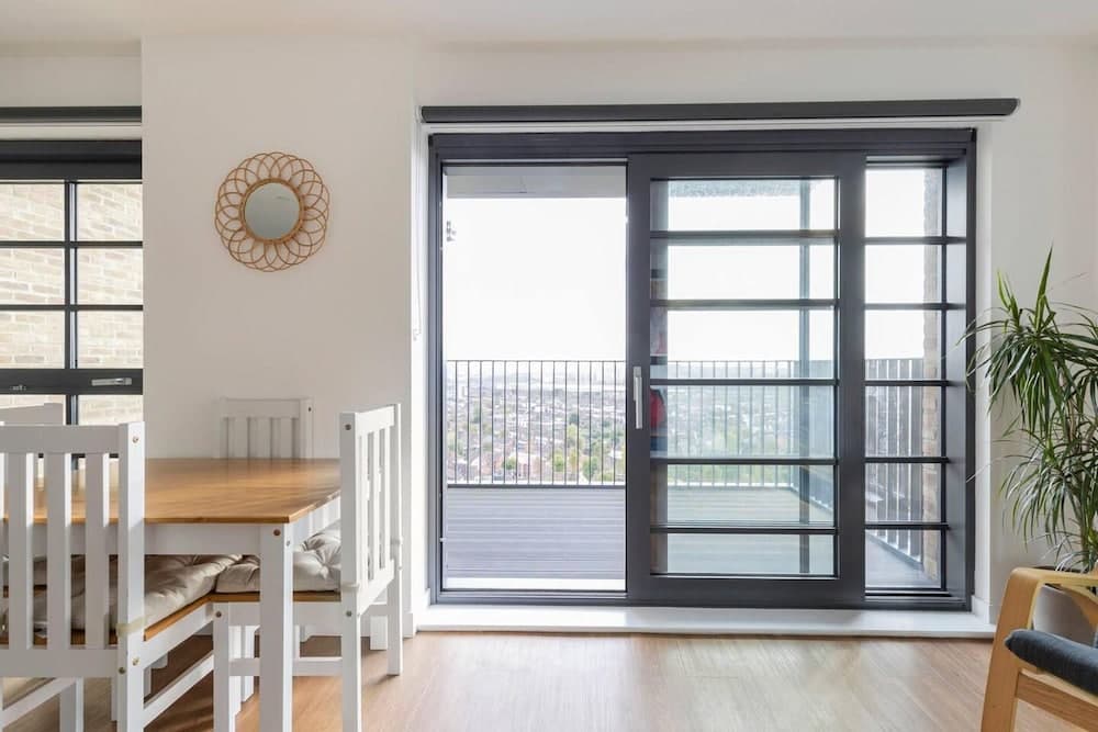 Beautiful 2-bed Apartment in Wembley Interior