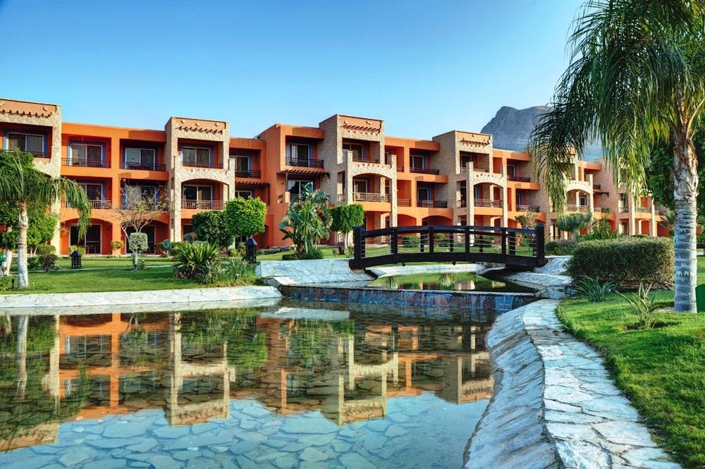 منتجع موفنبيك السخنة المنطقة الخارجية