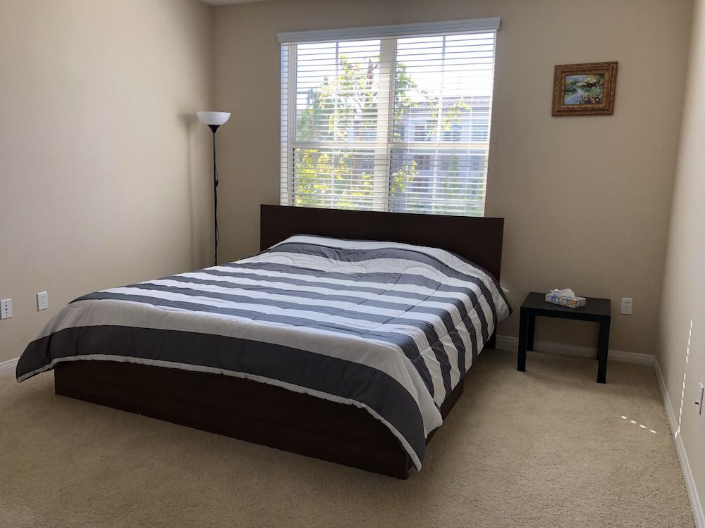 Resort Style Luxury 2BD Suite in Irvine's Spectrum Center Room