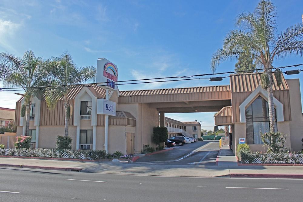 رينبو إن - نير أدفينشر سيتي