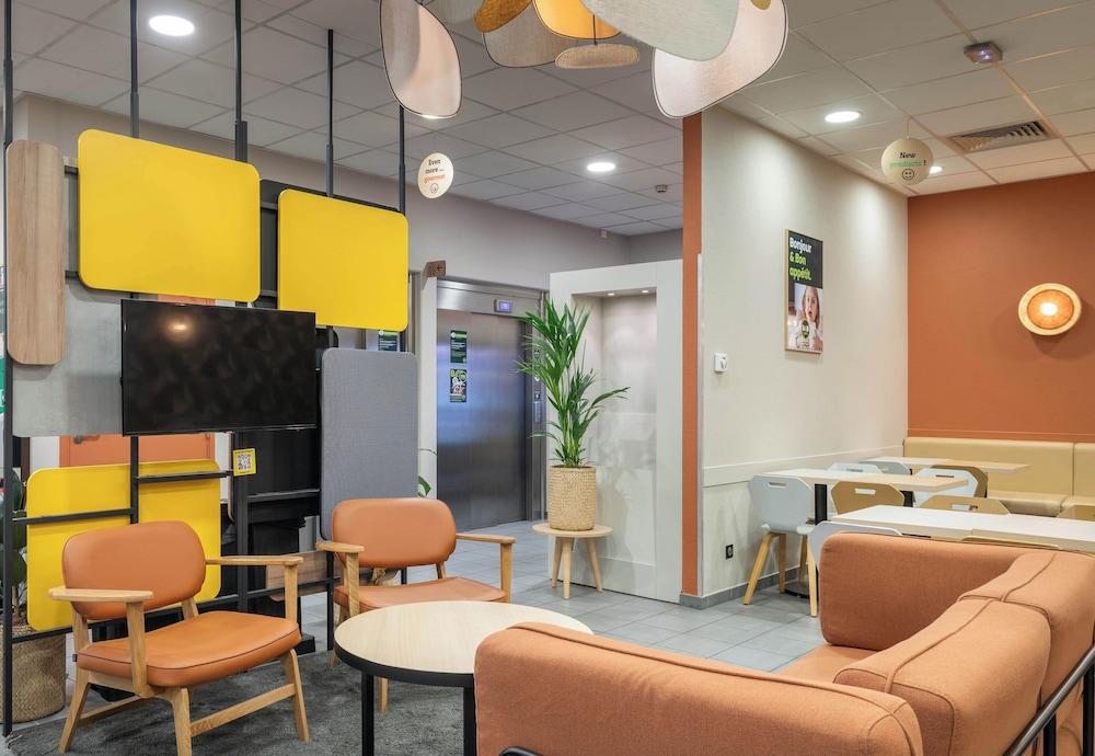 بي آند بي هوتل ليون أويست تاسين منطقة الجلوس في الردهة