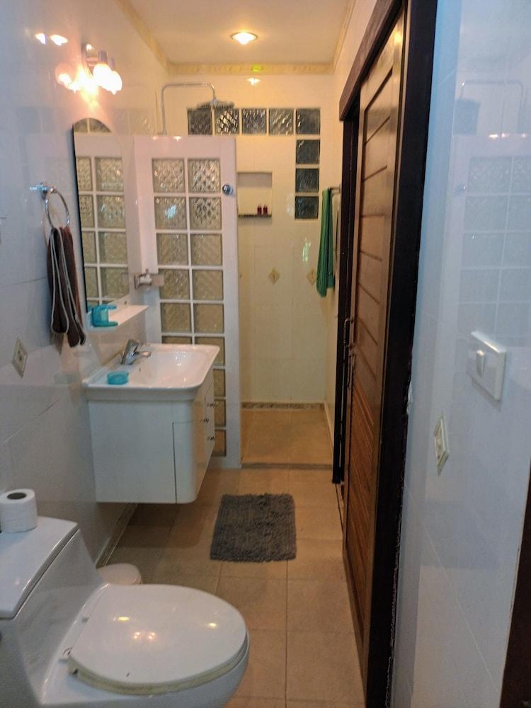 بيس فول 1 بد روم هوم إن برايفت ريزيدنس حمام