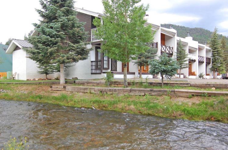 Claim_jumper_townhouse_14