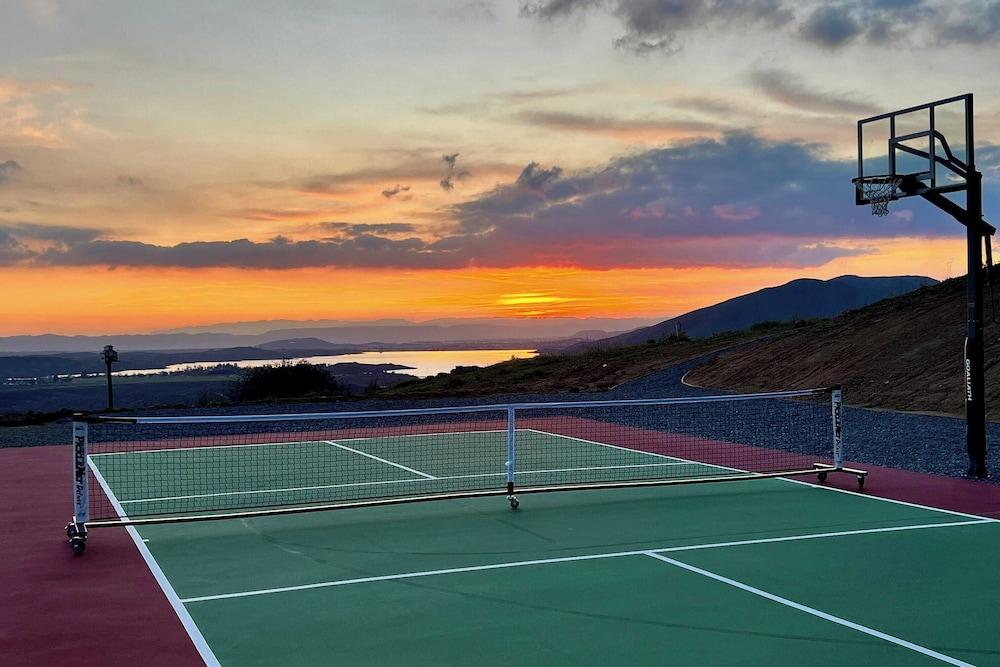 Slice of Heaven by Avantstay Breathtaking Views! Interior