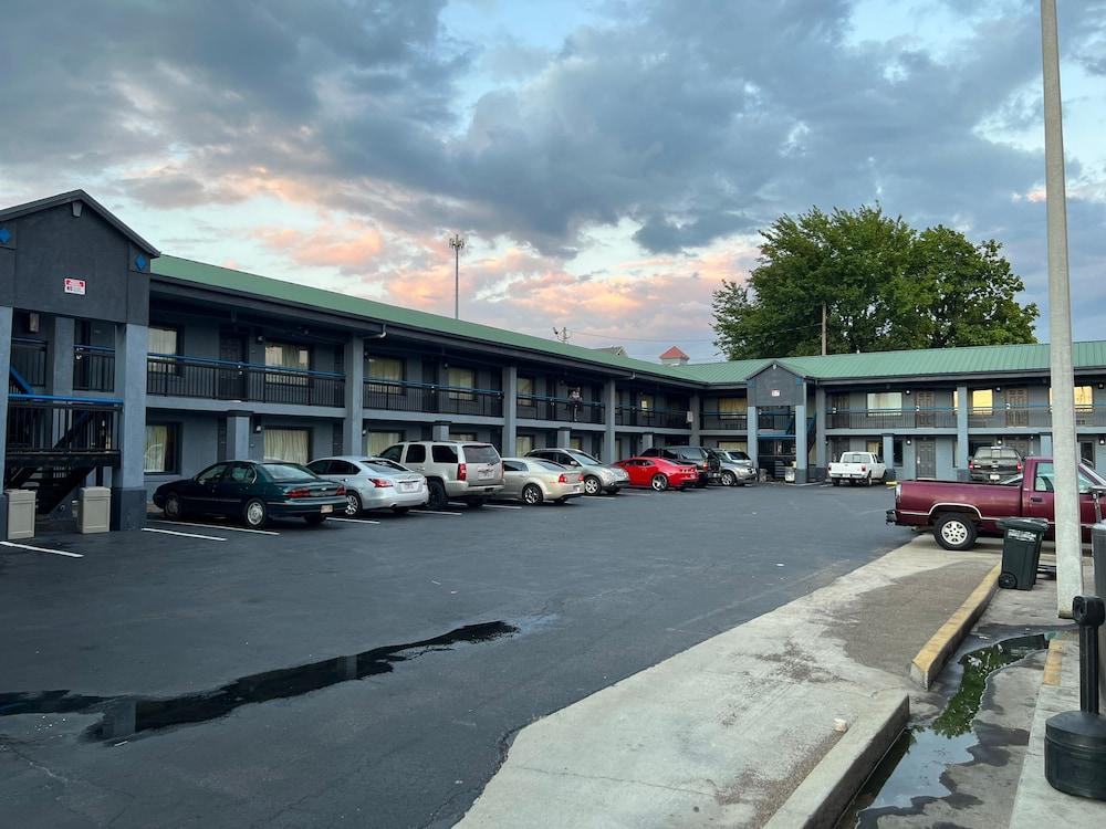 إجزيكيوتيف إن آند سويتس جاكسون المنطقة الخارجية