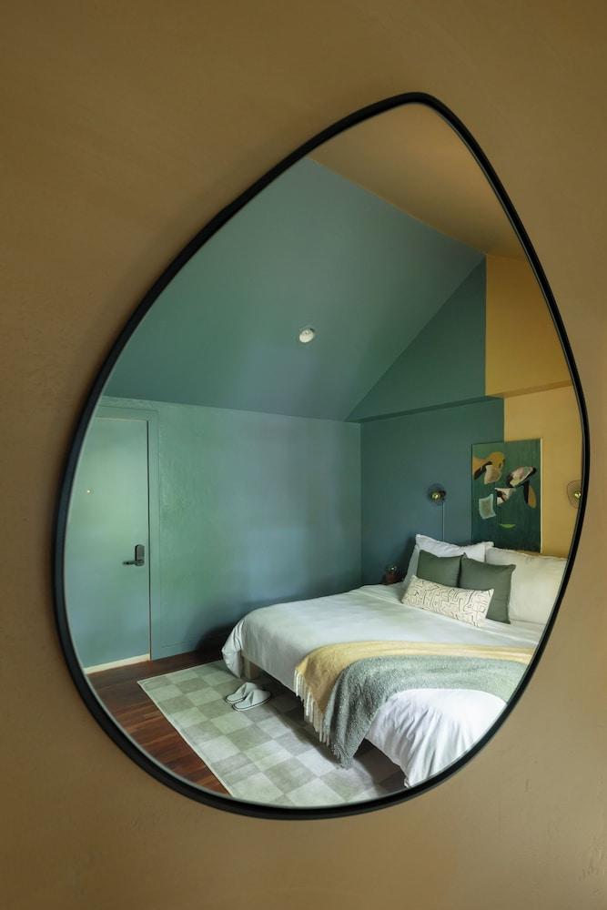 ذا ترايل إن أدامز - بيركشيريز آرت هوتل غرفة