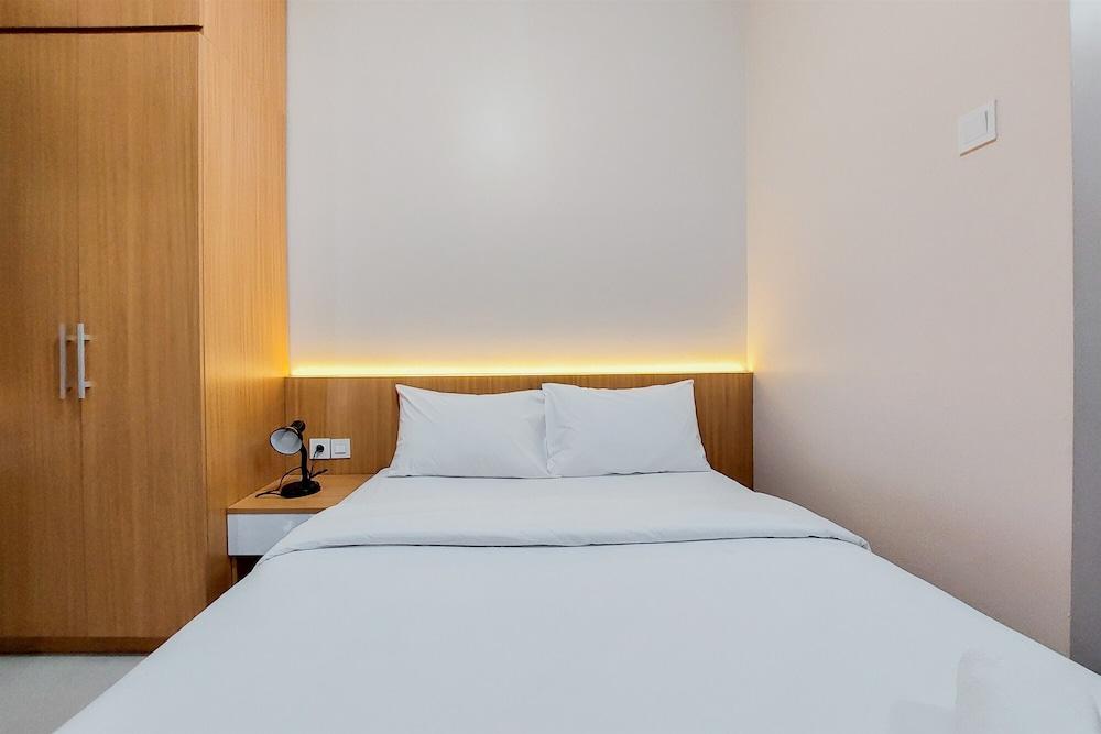 كومفي ستوديو آت سيربونج جاردن أبارتمنت غرفة