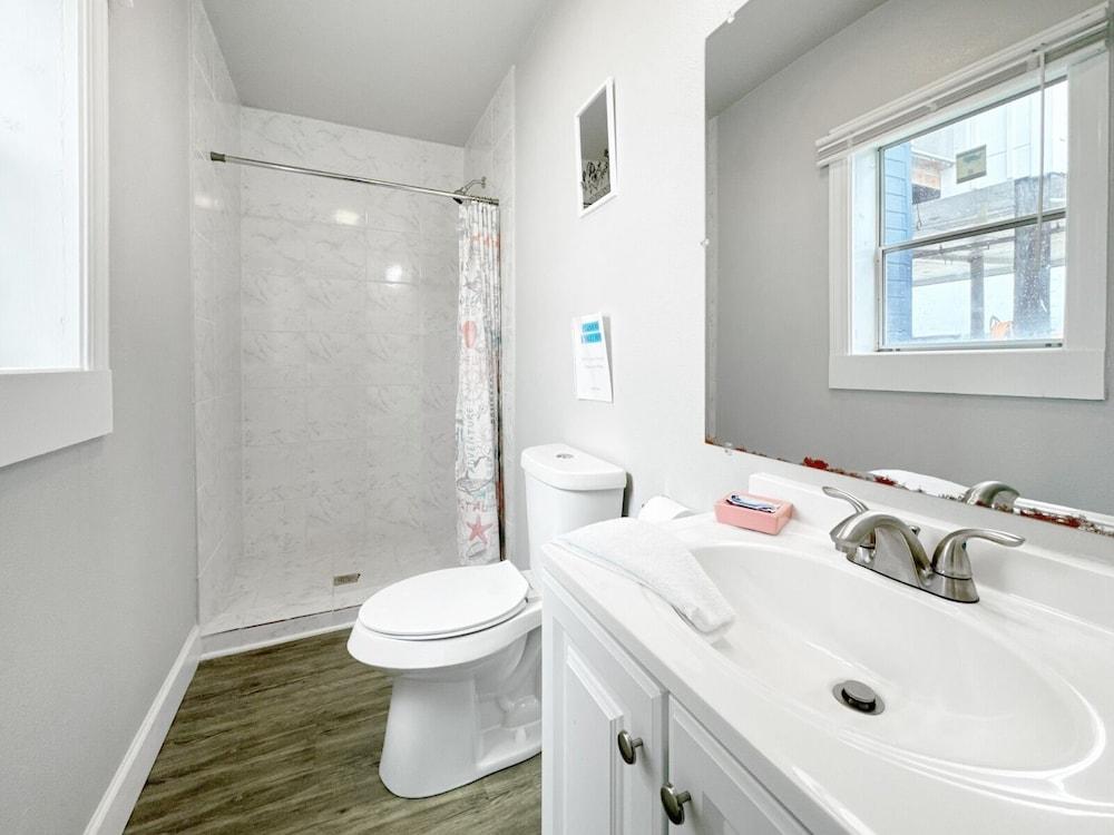 ذا باي شور آت ماجنيوليا بيتش حمام