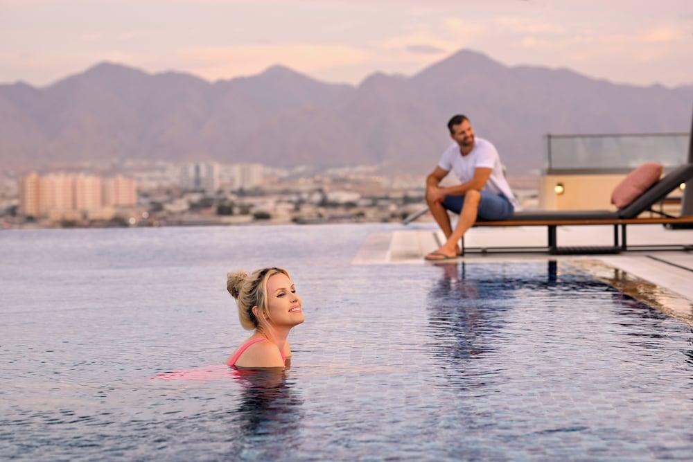 فندق وشقق موفنبيك الفندقية غلا، مسقط حمام سباحة لا متناهي